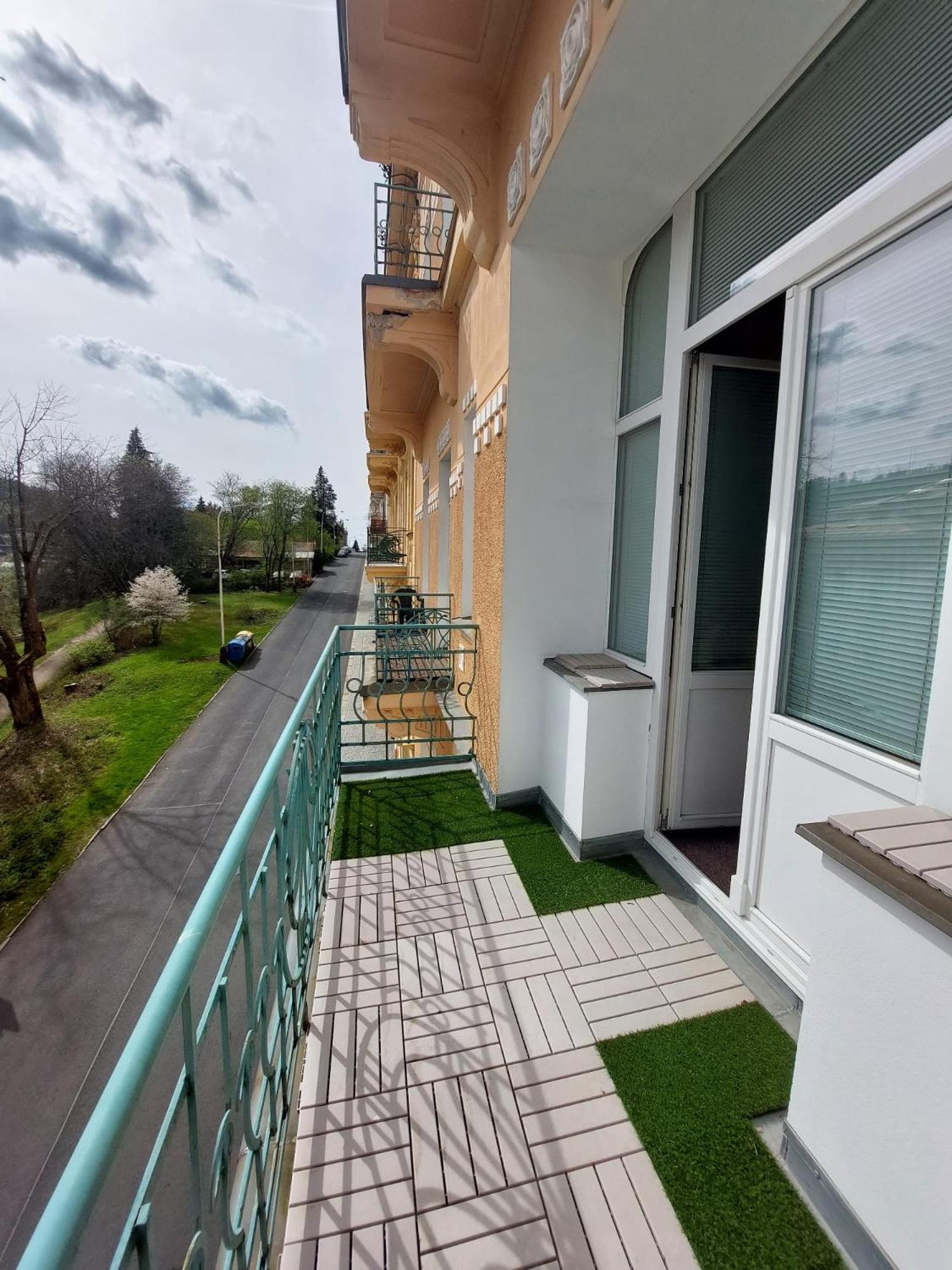 Balconies Above Colonnade Apartment Mariánské Lázně Екстериор снимка