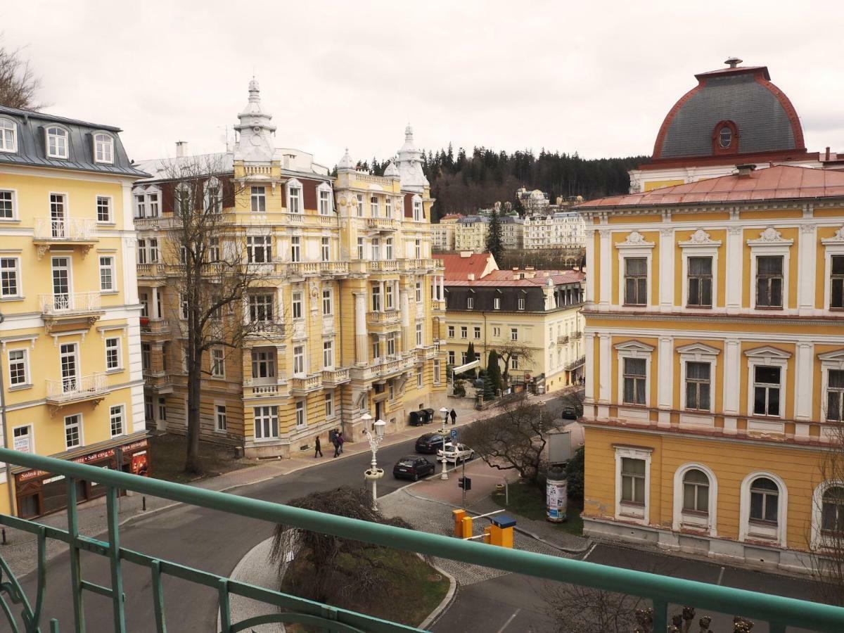Balconies Above Colonnade Apartment Mariánské Lázně Екстериор снимка