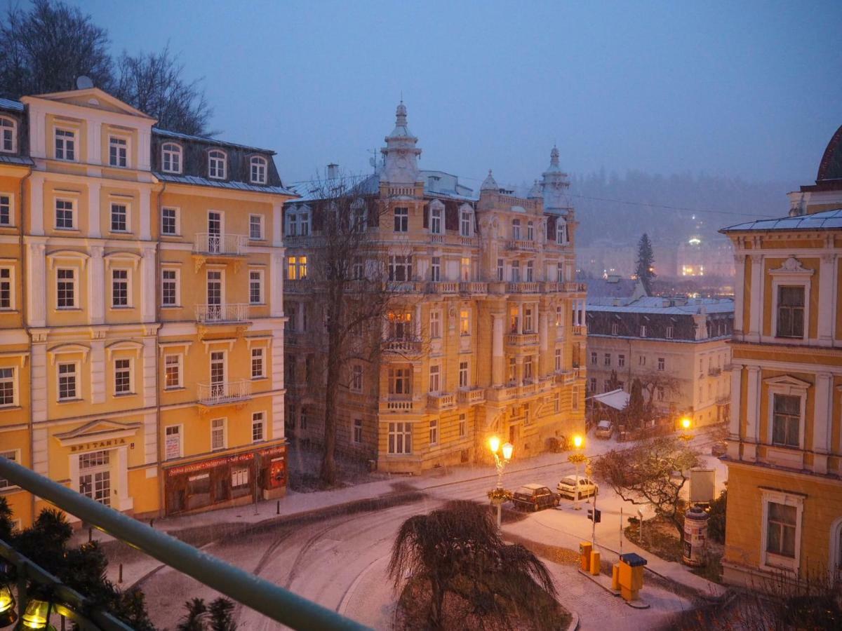 Balconies Above Colonnade Apartment Mariánské Lázně Екстериор снимка